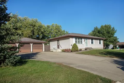 641 Amber Ln, Elk Run Heights, IA 50707