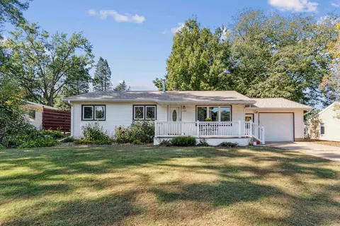 4207 Hillside Dr, Cedar Falls, IA 50613 photo 2