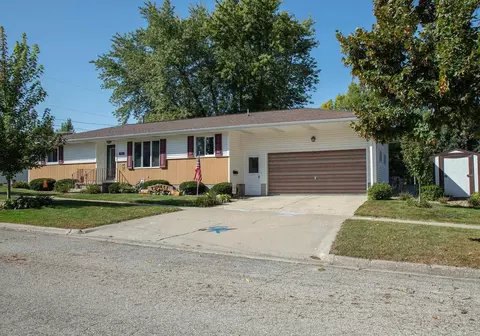 301 Center St, Reinbeck, IA 50669