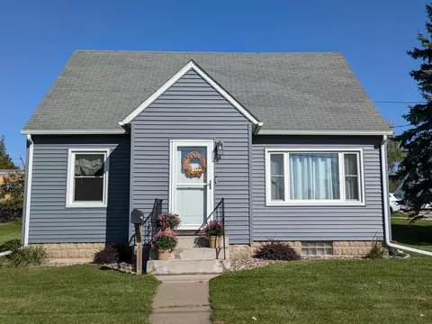 103 SW 3rd Ave, Waukon, IA 52172