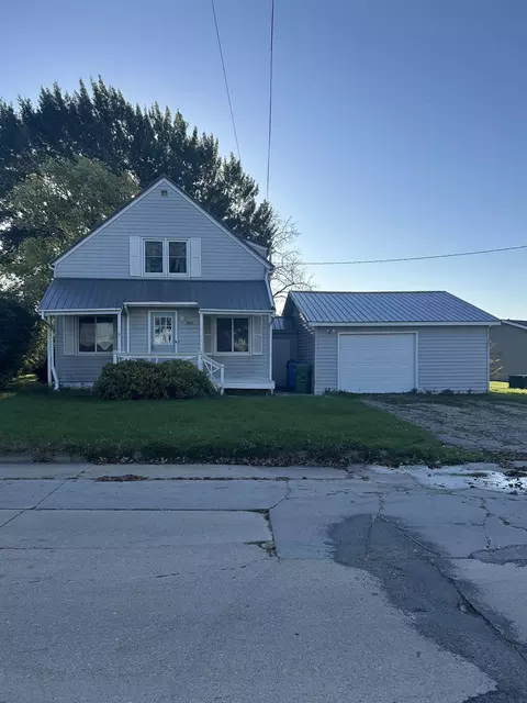 309 Vernon Rd, Cresco, IA 52136