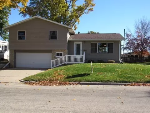 823 Timberline Rd, Monticello, IA 52310