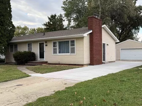 1726 Huntington Rd, Waterloo, IA 50701