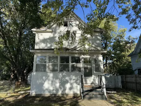 726 W 2nd St, Waterloo, IA 50702