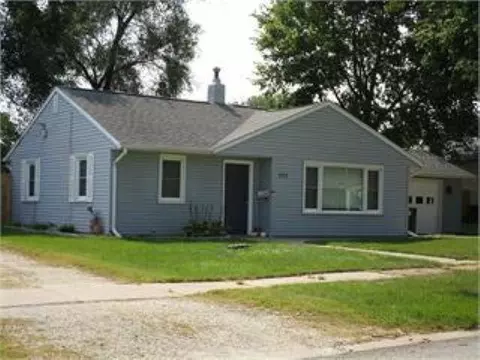 111 E 20, Cedar Falls, IA 50613