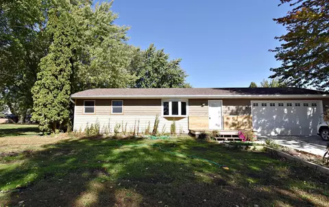 1706 2nd St S W, Independence, IA 50644