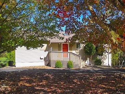 222 Granger Ln, Marquette, IA 52158