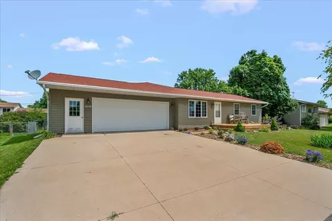 400 Elder St, Dike, IA 50624