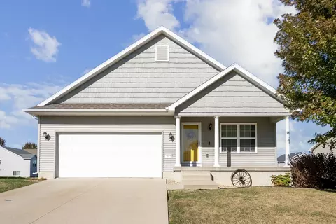 4651 Loren Dr, Cedar Falls, IA 50613