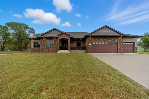 122 Ogden Ave, Waterloo, IA 50707