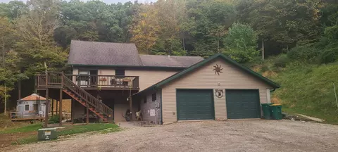 1019 Thornton Ln, Marquette, IA 52158