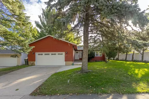 4126 Cardinal Dr, Cedar Falls, IA 50613
