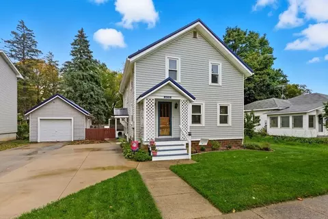 820 NW 2nd St, Waverly, IA 50677