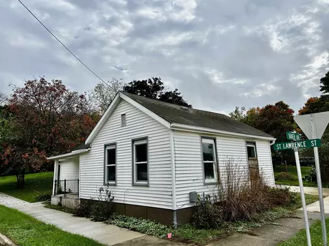 201 St Lawrence St, Decorah, IA 52101