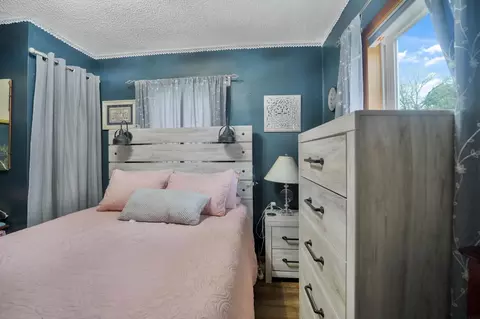 Bedroom - 1129 Wallgate Ave, Waterloo, IA 50701 photo 2 of 2