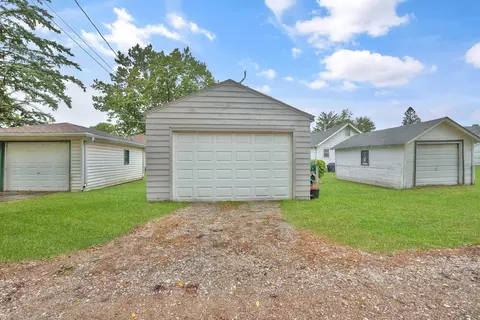 Exterior - 1129 Wallgate Ave, Waterloo, IA 50701 photo 3 of 3