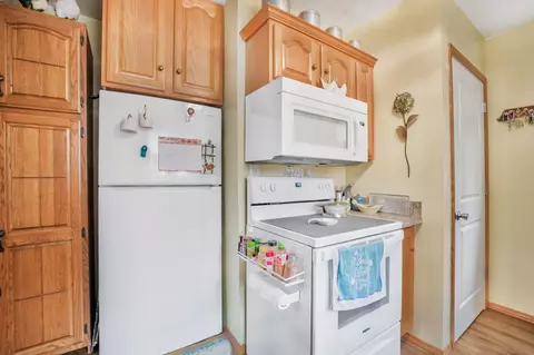 Kitchen - 1129 Wallgate Ave, Waterloo, IA 50701 photo 3 of 3