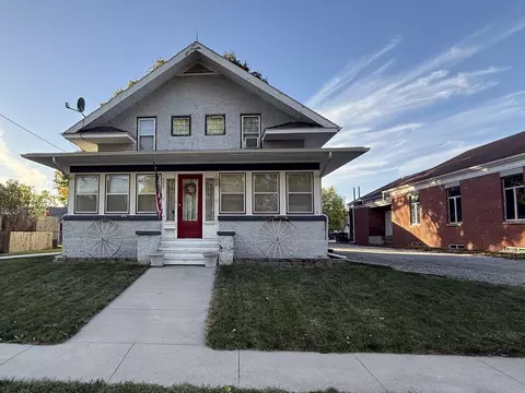 505 Sycamore St, La Porte City, IA 50651