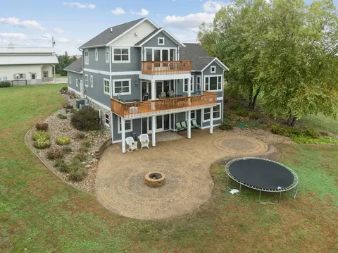 2425 Bishop Ave, Waverly, IA 50677