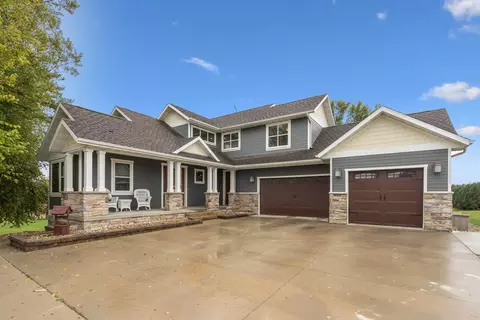2425 Bishop Ave, Waverly, IA 50677