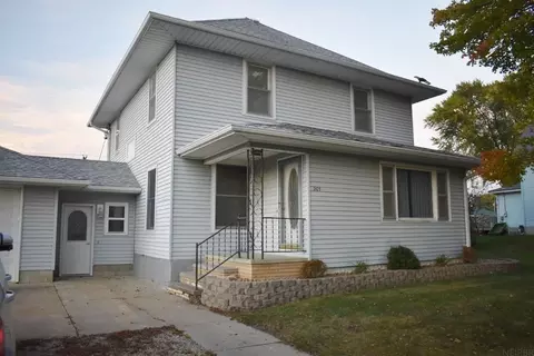 205 Grove St, Fairbank, IA 50629