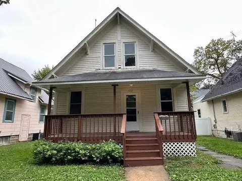 302 7th Ave, Charles City, IA 50616