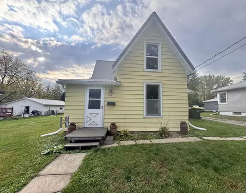 602 NW 2nd St, Waukon, IA 52172