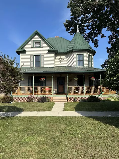 117 SE 3 St, New Albin, IA 52160
