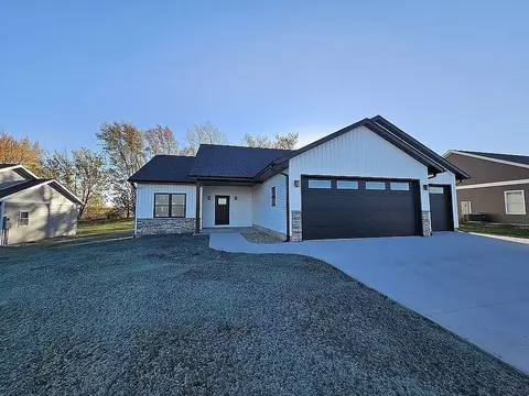 257 Meadow Brook Trl Trl, Manchester, IA 52057