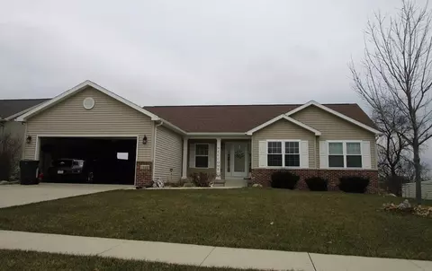 1822 Quail Run Ln, Cedar Falls, IA 50613