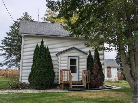3201 155th St, Fort Atkinson, IA 52144