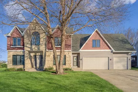 3413 Pheasant Dr, Cedar Falls, IA 50613