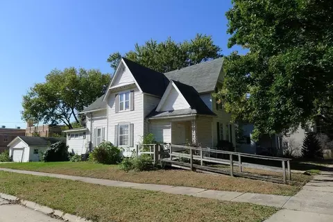106 7th Ave, Charles City, IA 50616