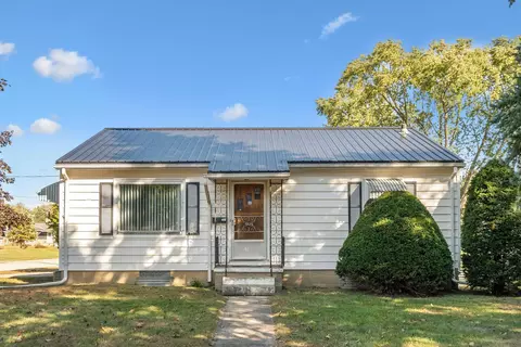 1025 W 8th St, Cedar Falls, IA 50613