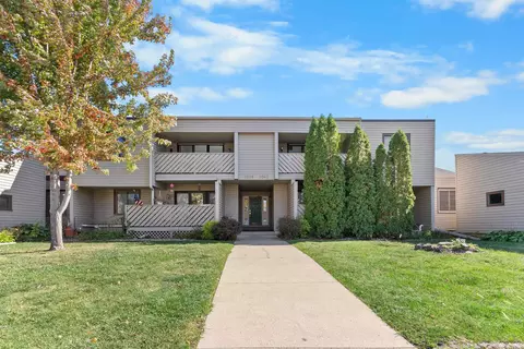 1042 Prairie Meadow Ct, Waterloo, IA 50701