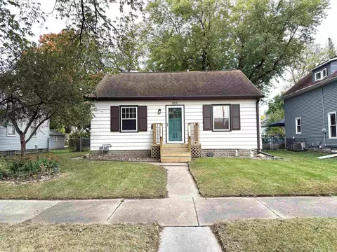 1021 Kern St, Waterloo, IA 50703