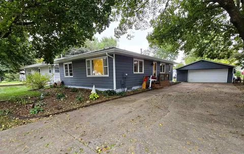805 Iowa St, La Porte City, IA 50651