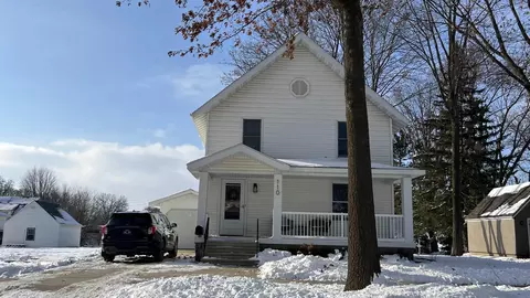 110 N Maple Ave, New Hampton, IA 50659