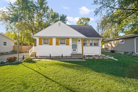 3023 Cottonwood Ln, Cedar Falls, IA 50613
