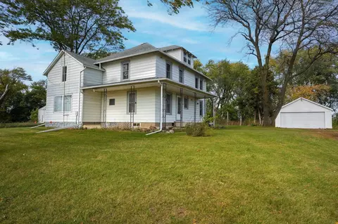 5721 E Gresham Rd, Dunkerton, IA 50626