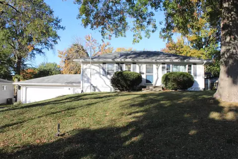 330 N Francis St, Cedar Falls, IA 50613