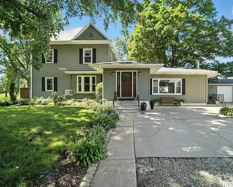 2220 Katoski Dr, Waterloo, IA 50701