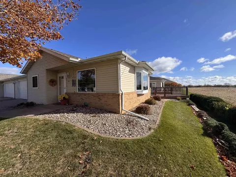 504 SE 4th St, Waukon, IA 52172