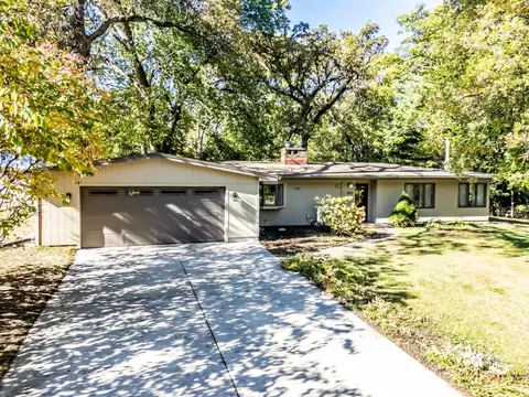 2513 Ashland Ave, Cedar Falls, IA 50613