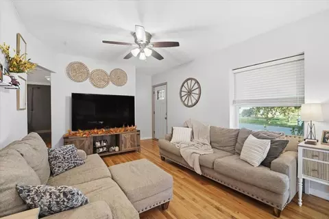 710 Eureka St, Waterloo, IA 50702 photo 2