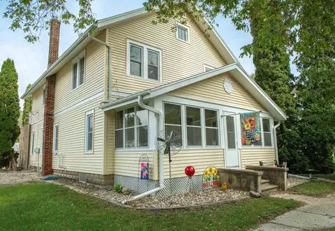 308 W Superior St, Clarksville, IA 50619