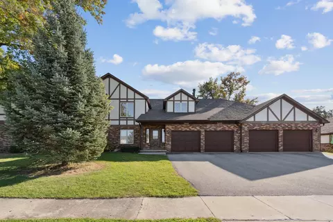 3446 Kingswood Pl, Waterloo, IA 50701