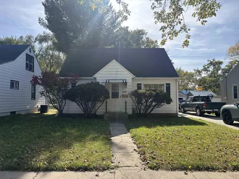 1110 E Mitchell Ave, Waterloo, IA 50702