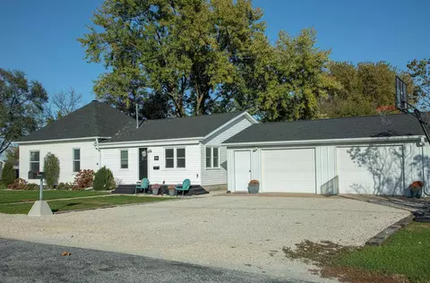 110 Railroad St, Plainfield, IA 50666