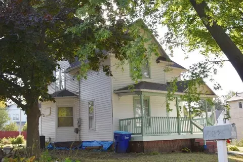 33 5th Ave SE, Oelwein, IA 50662